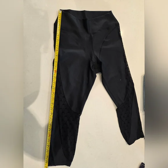 Alo Airlift Mesh High Waist Capri Celeste In Black Size Large - Picture 8 of 13